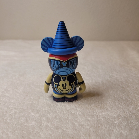 Disney Vinylmation Park Series 2013  Poster Art Series January Always Lucky - Picture 3 of 5